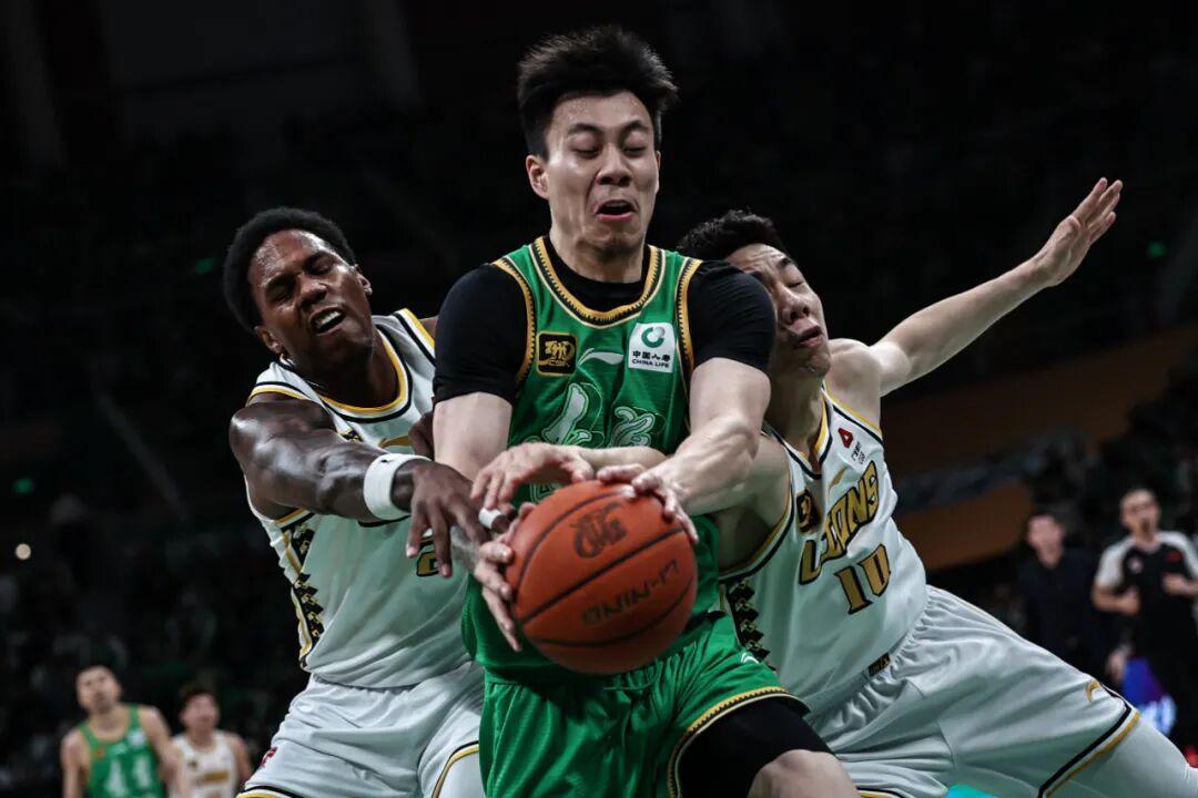 瞰体育 | CBA风云变幻，这扇门快关不住了